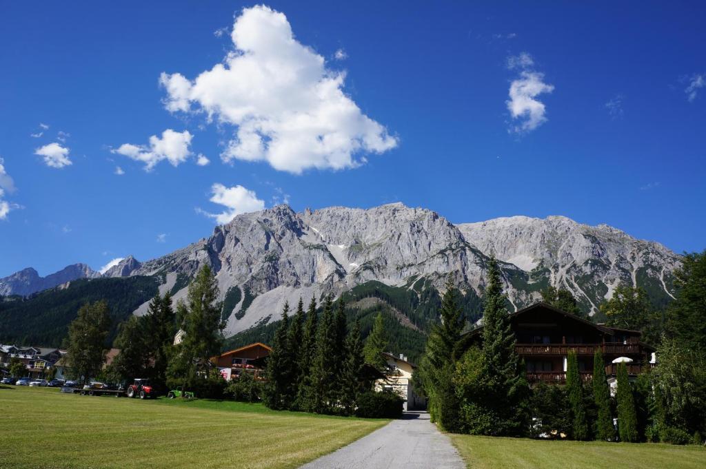 Gastehaus Soldanella Hotel Ramsau am Dachstein Exterior photo